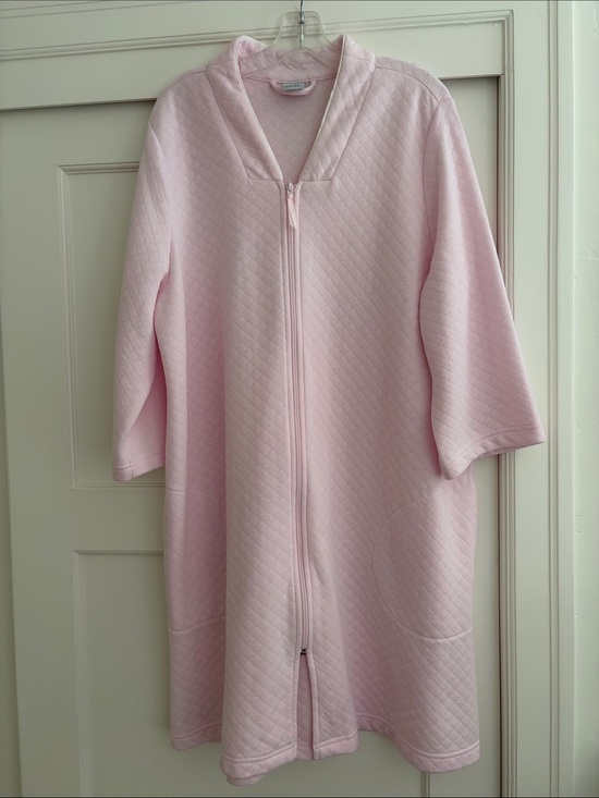 croft & barrow Other - croft & barrow Light Pink Quilted Zip-Front Robe
